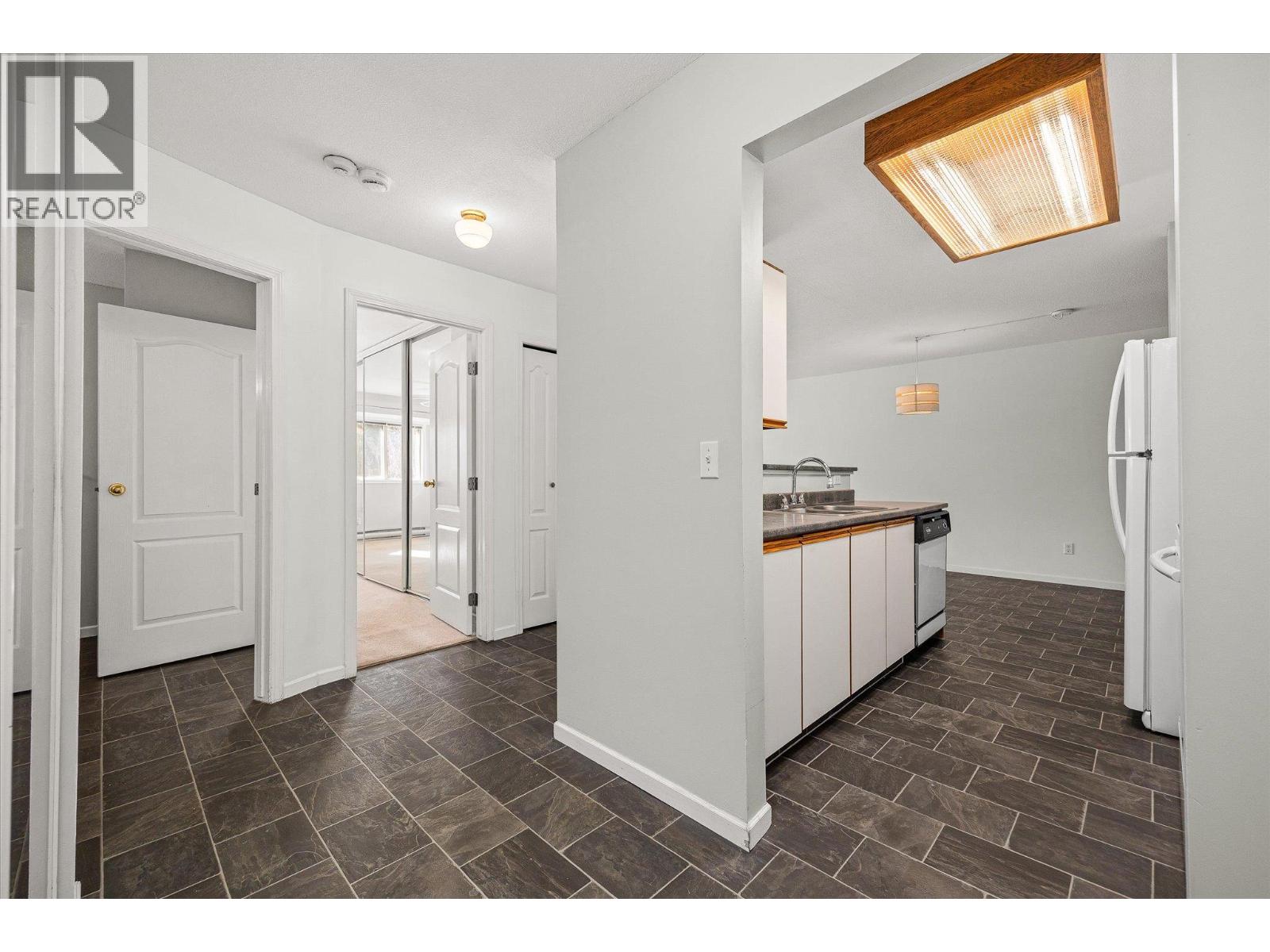 780 Houghton Road Unit# 406
