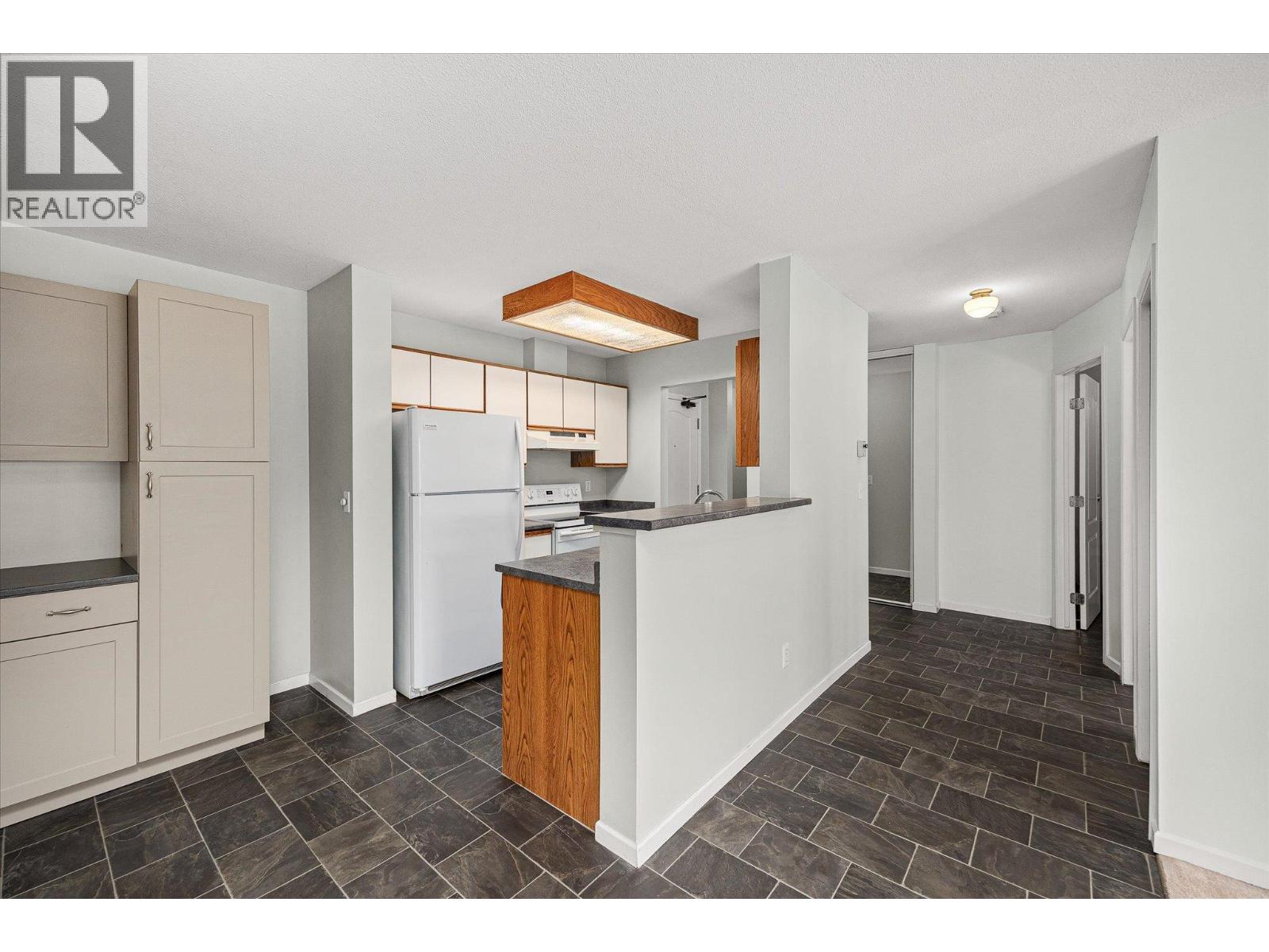 780 Houghton Road Unit# 406