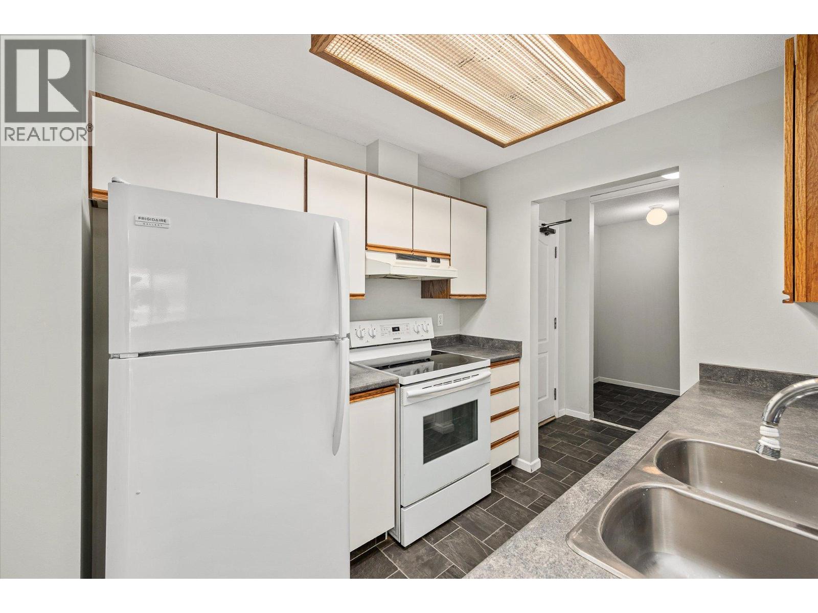 780 Houghton Road Unit# 406