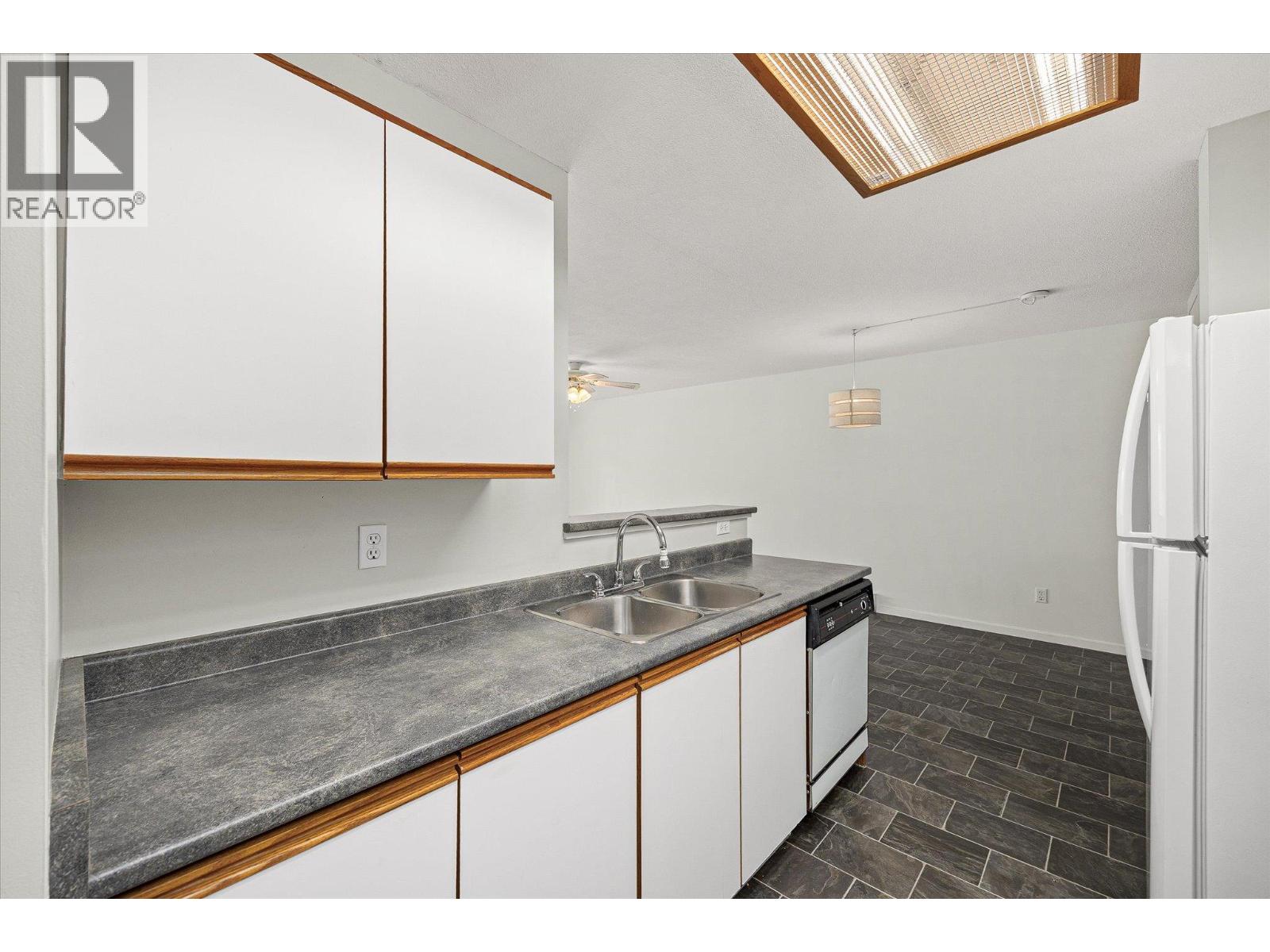 780 Houghton Road Unit# 406