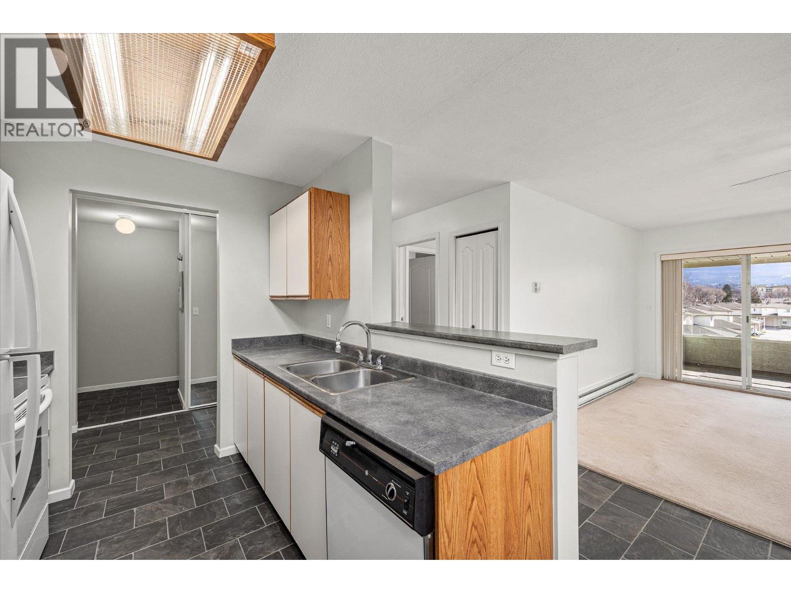780 Houghton Road Unit# 406