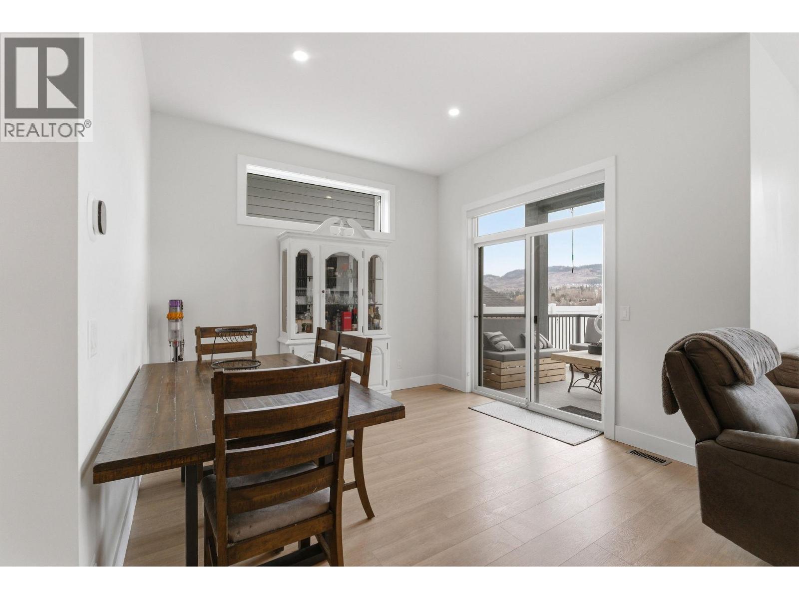 3355 Hawks Crescent