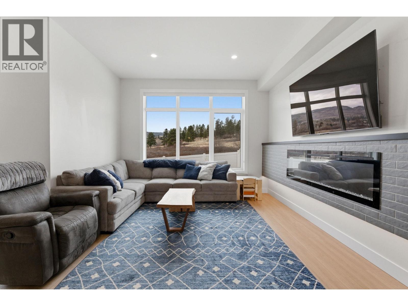 3355 Hawks Crescent
