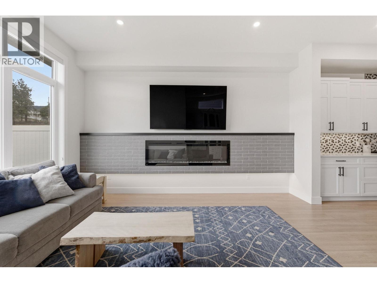 3355 Hawks Crescent