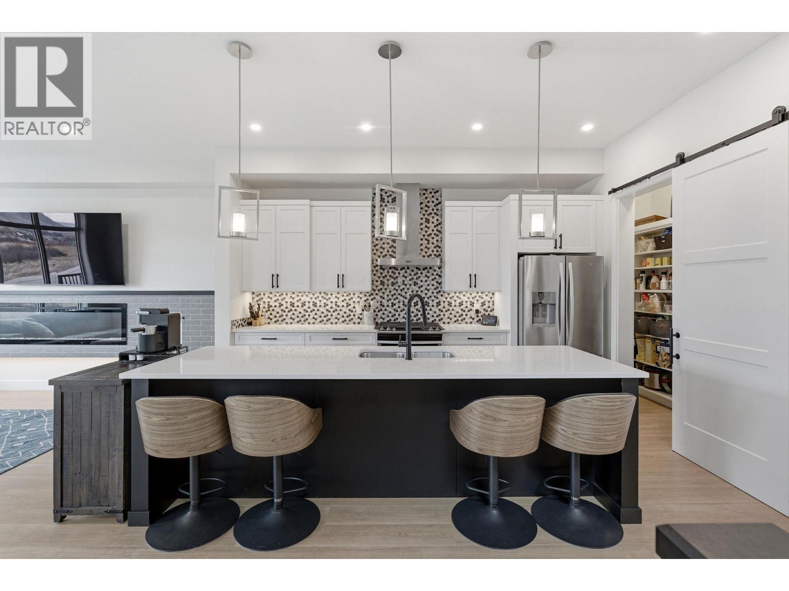 3355 Hawks Crescent