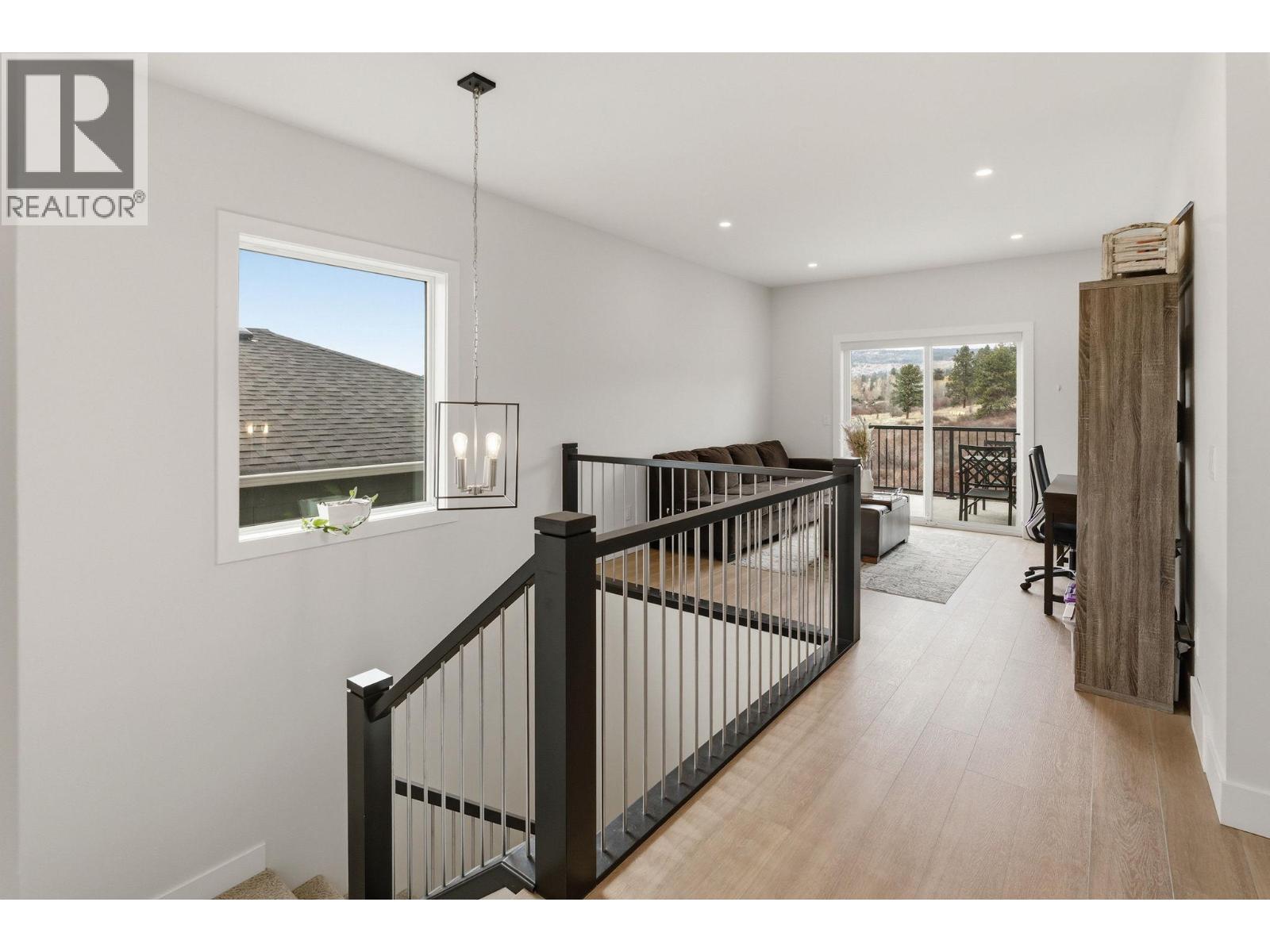 3355 Hawks Crescent