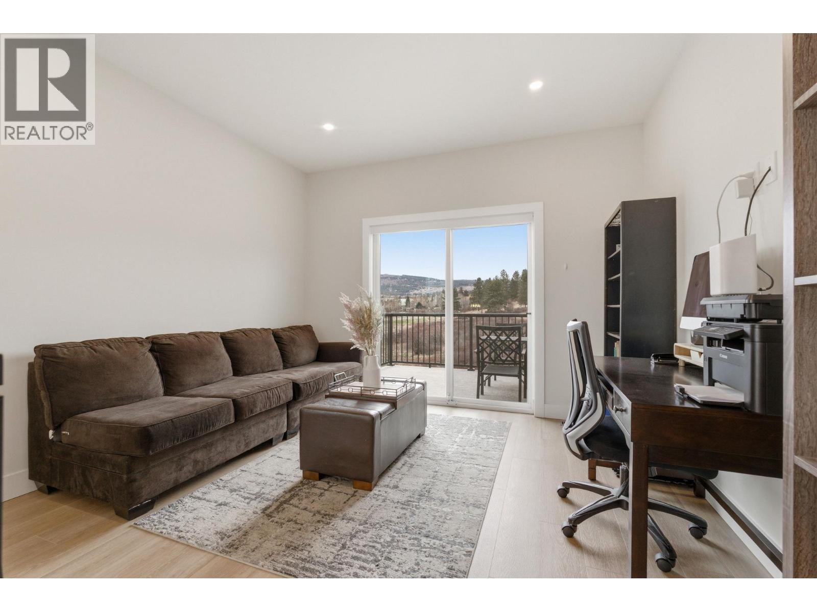 3355 Hawks Crescent