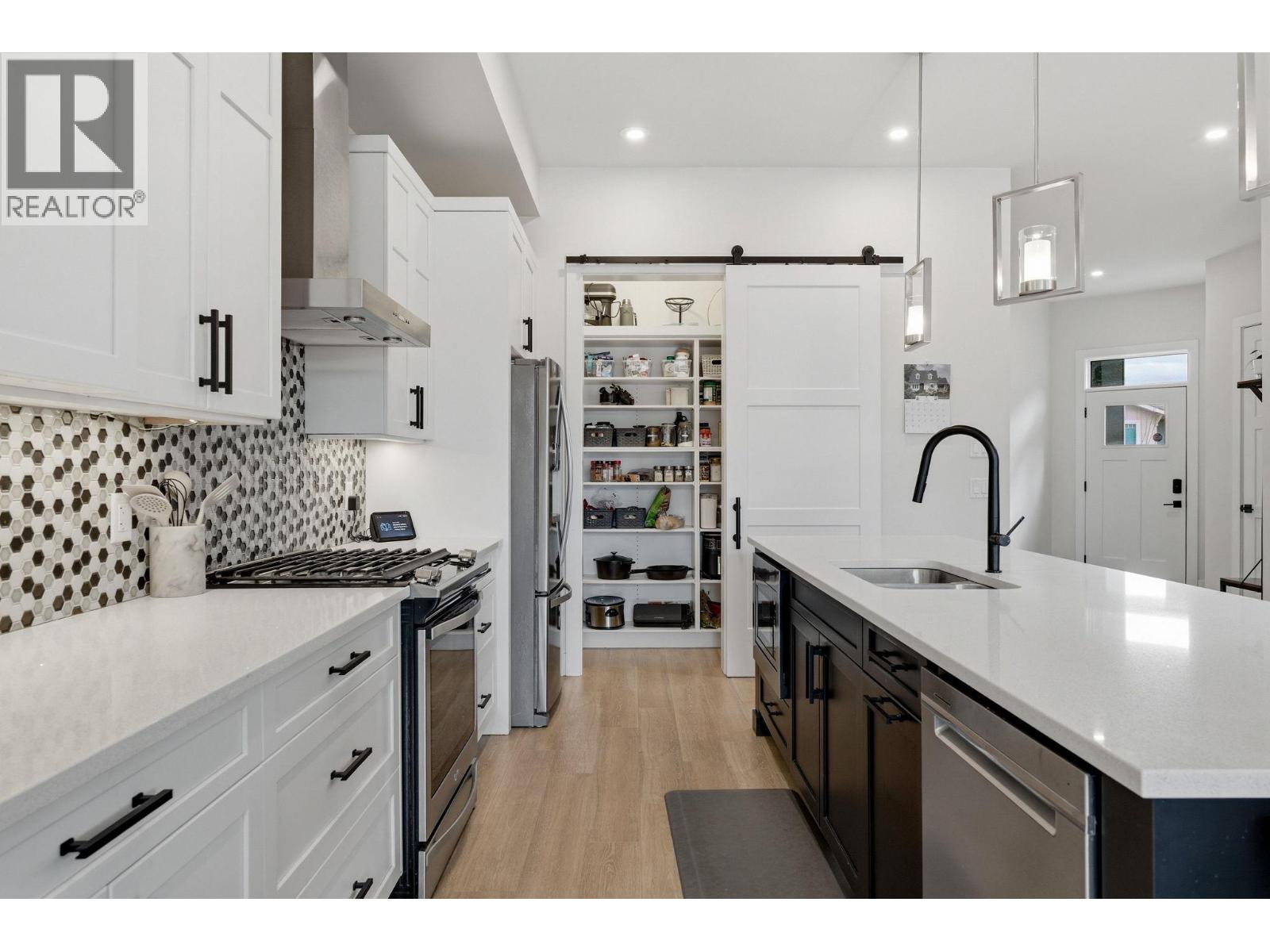 3355 Hawks Crescent