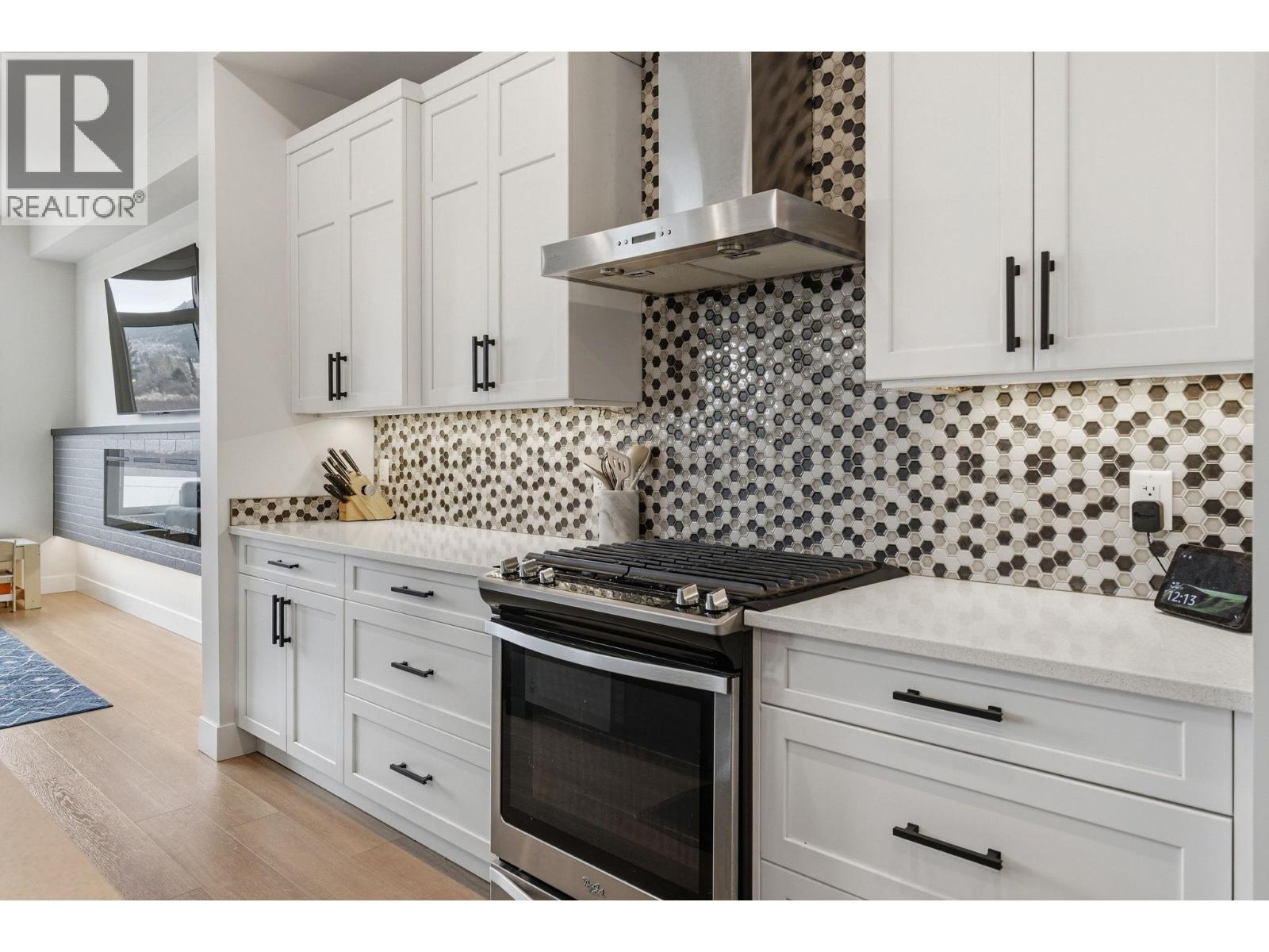 3355 Hawks Crescent