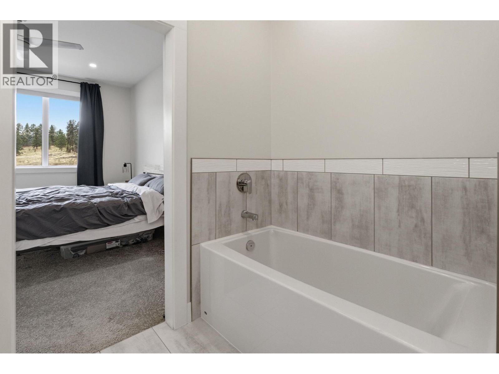 3355 Hawks Crescent