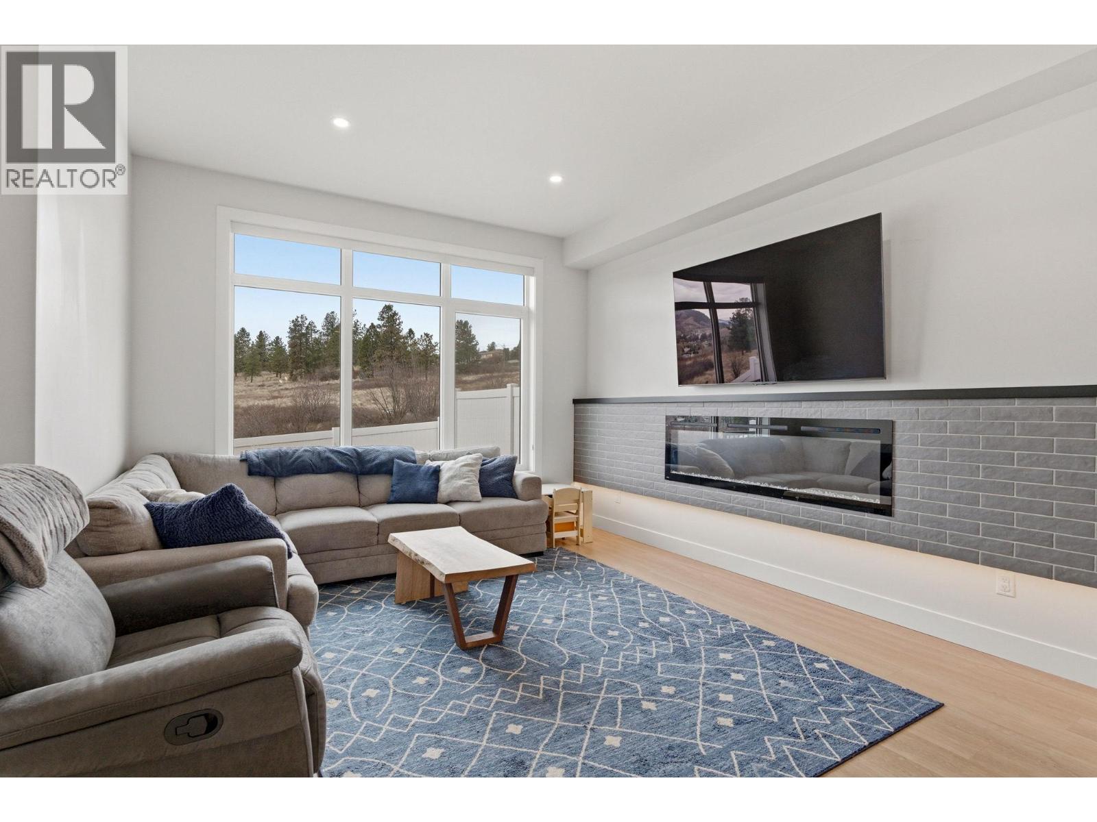 3355 Hawks Crescent