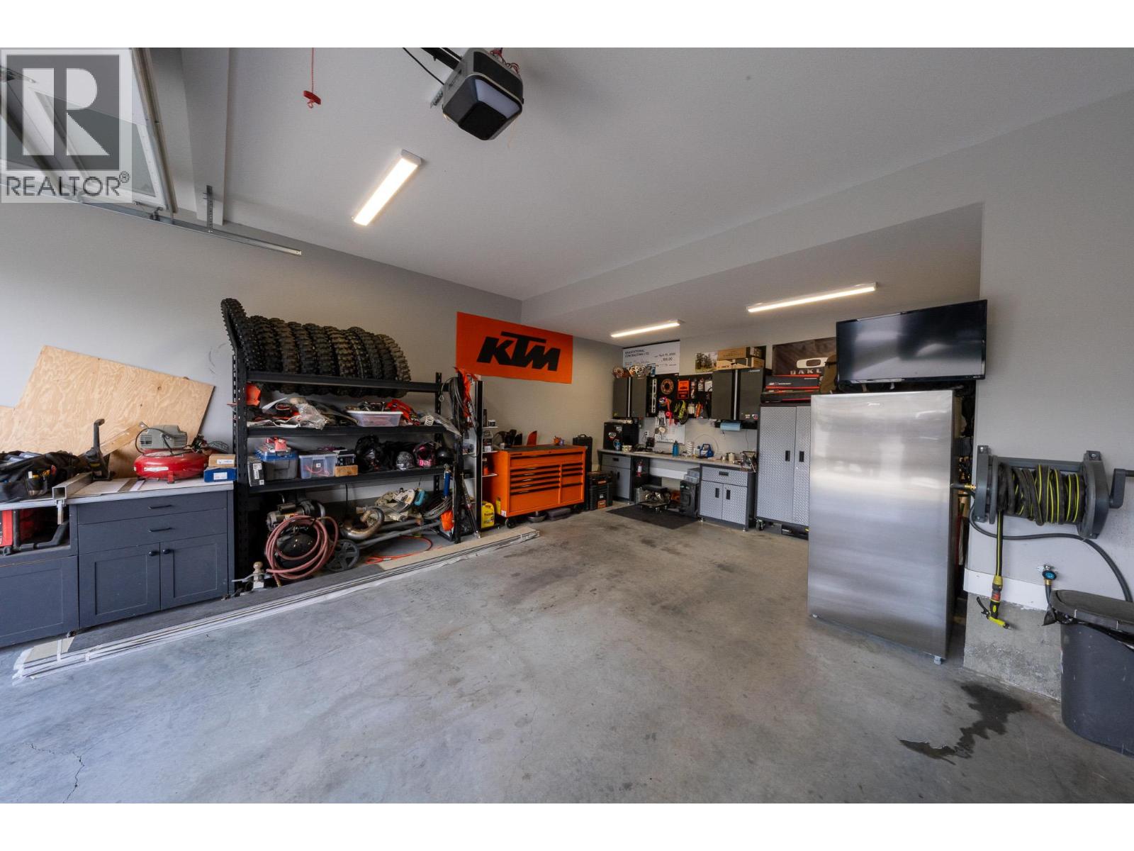 2846 Canyon Crest Drive