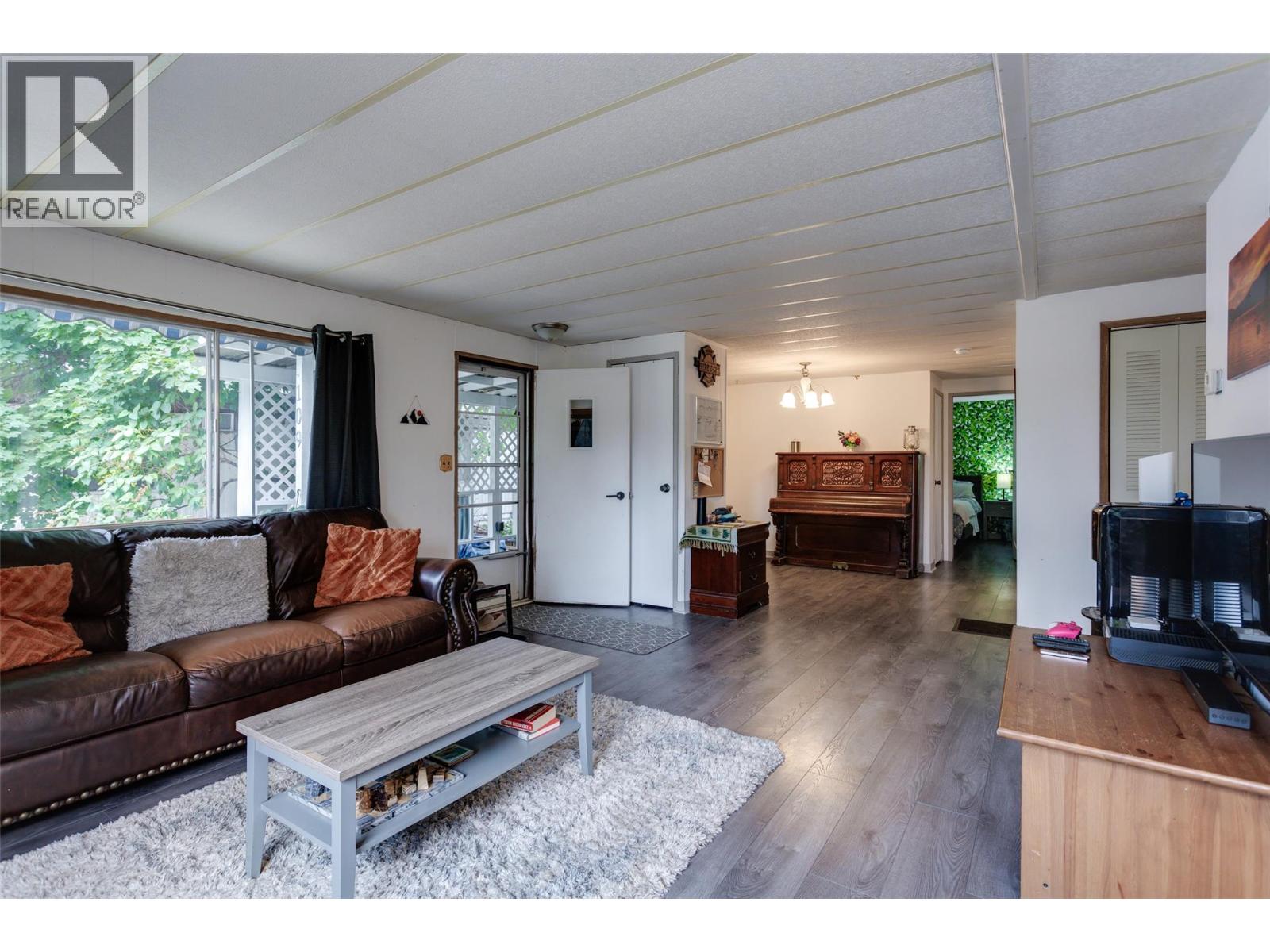 1999 97 Highway S Unit# 109