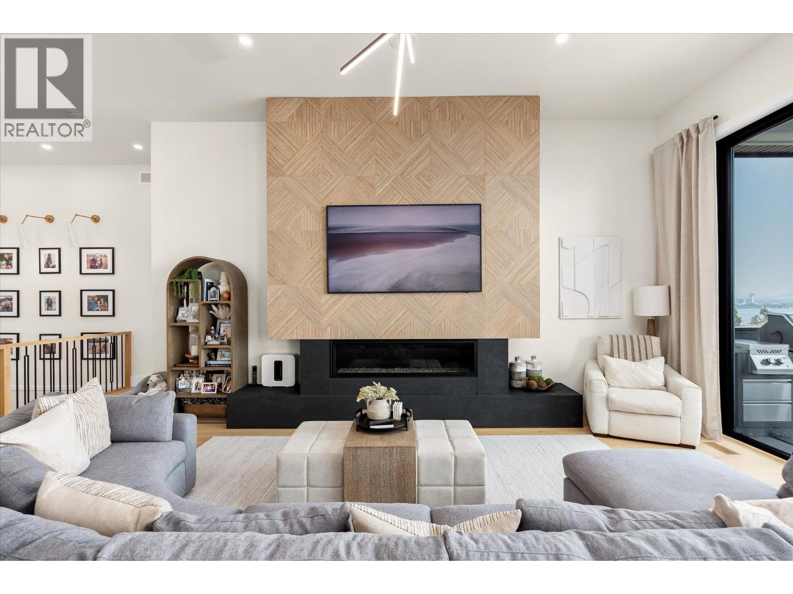 2585 Casa Palmero Drive