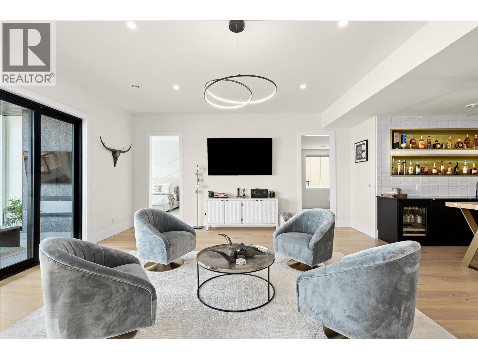 2585 Casa Palmero Drive