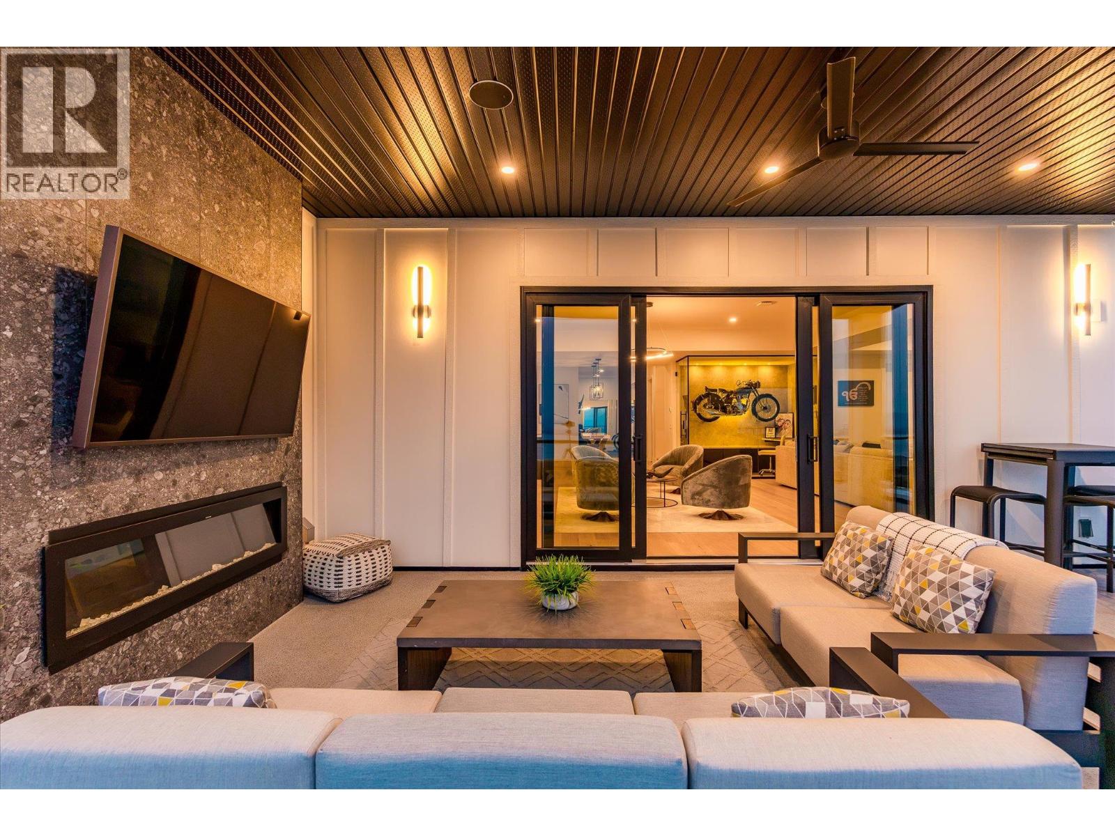 2585 Casa Palmero Drive