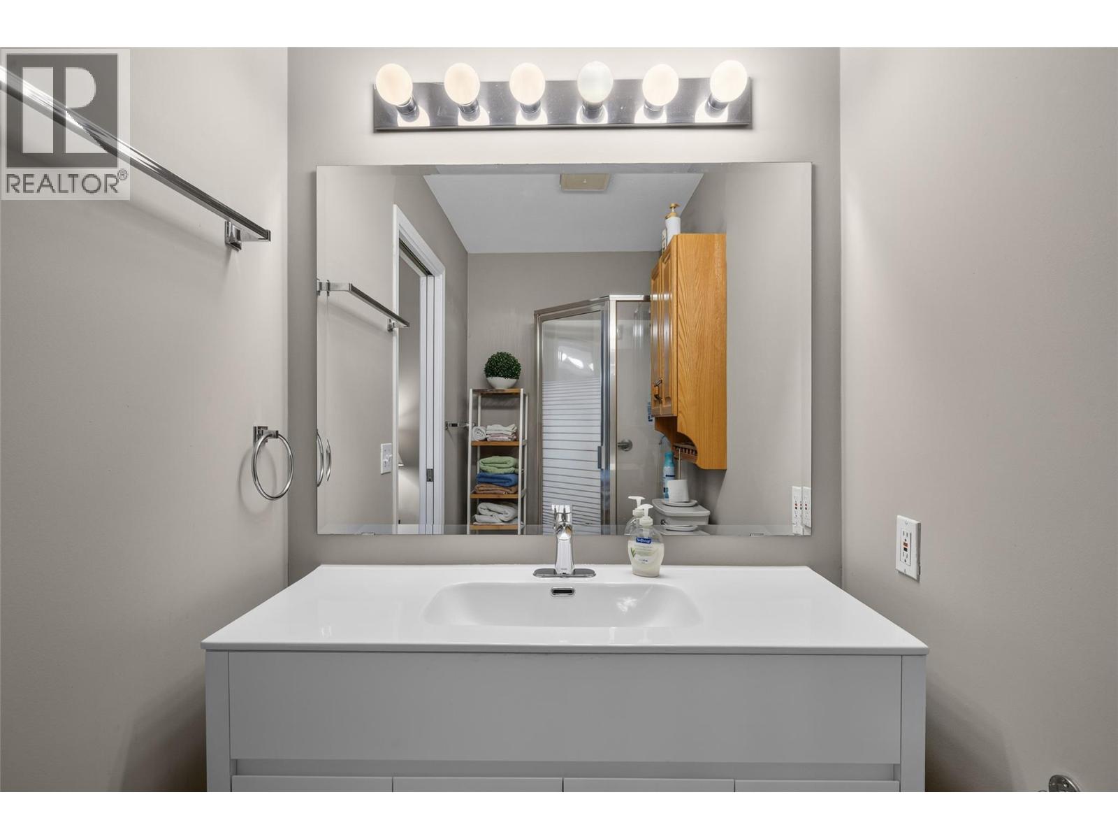 2210 LOUIE Drive Unit# 91