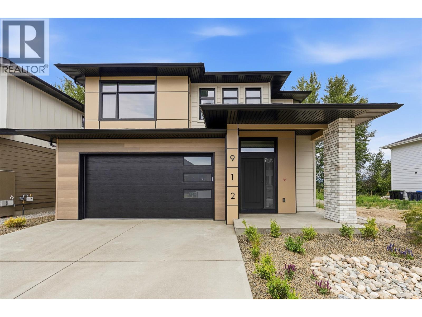 912 Bull Crescent