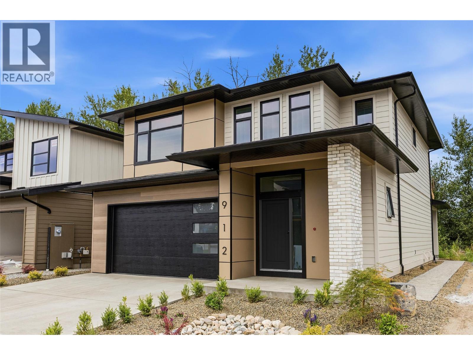 912 Bull Crescent