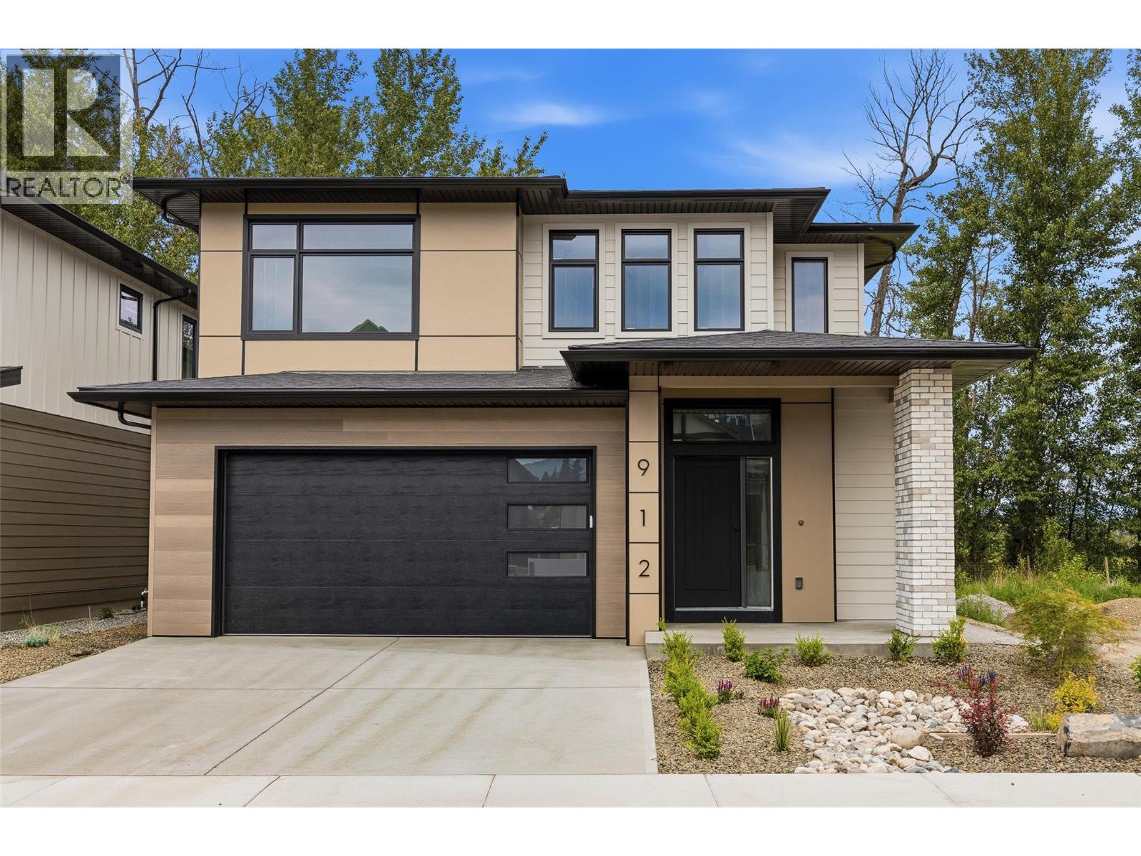912 Bull Crescent