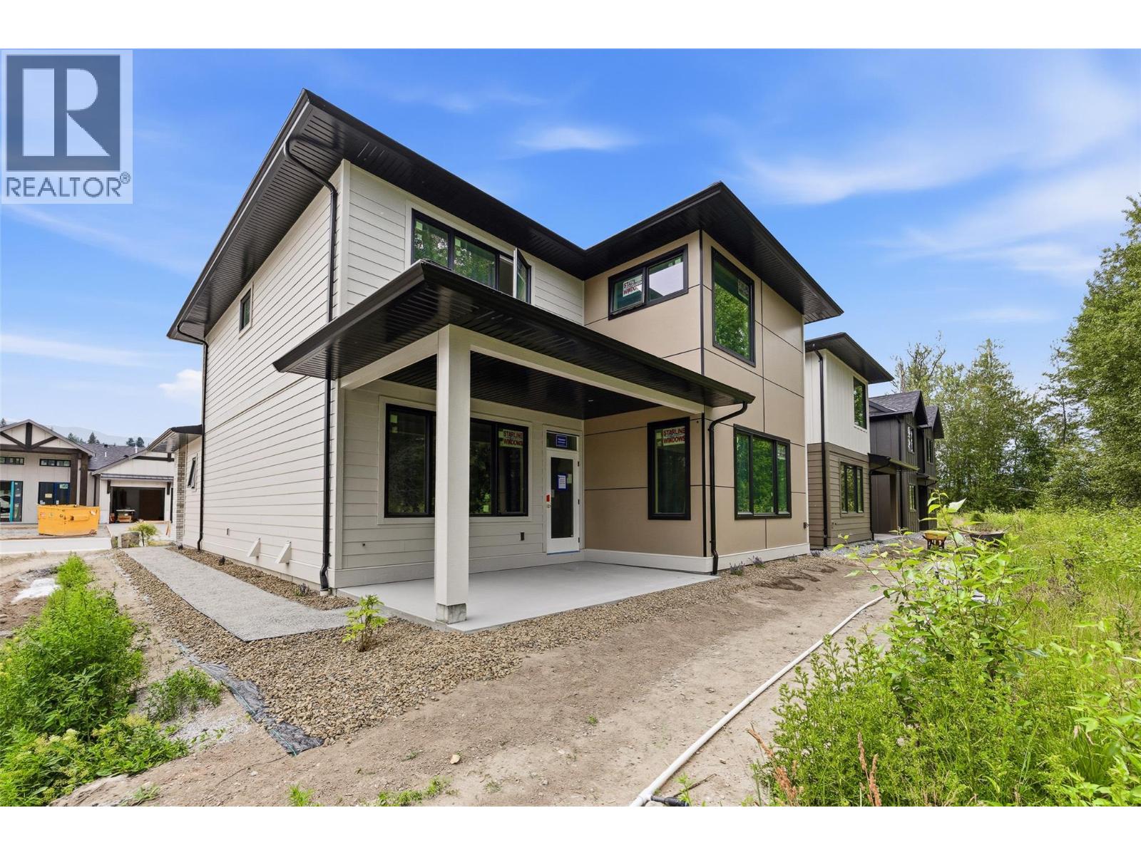 908 Bull Crescent