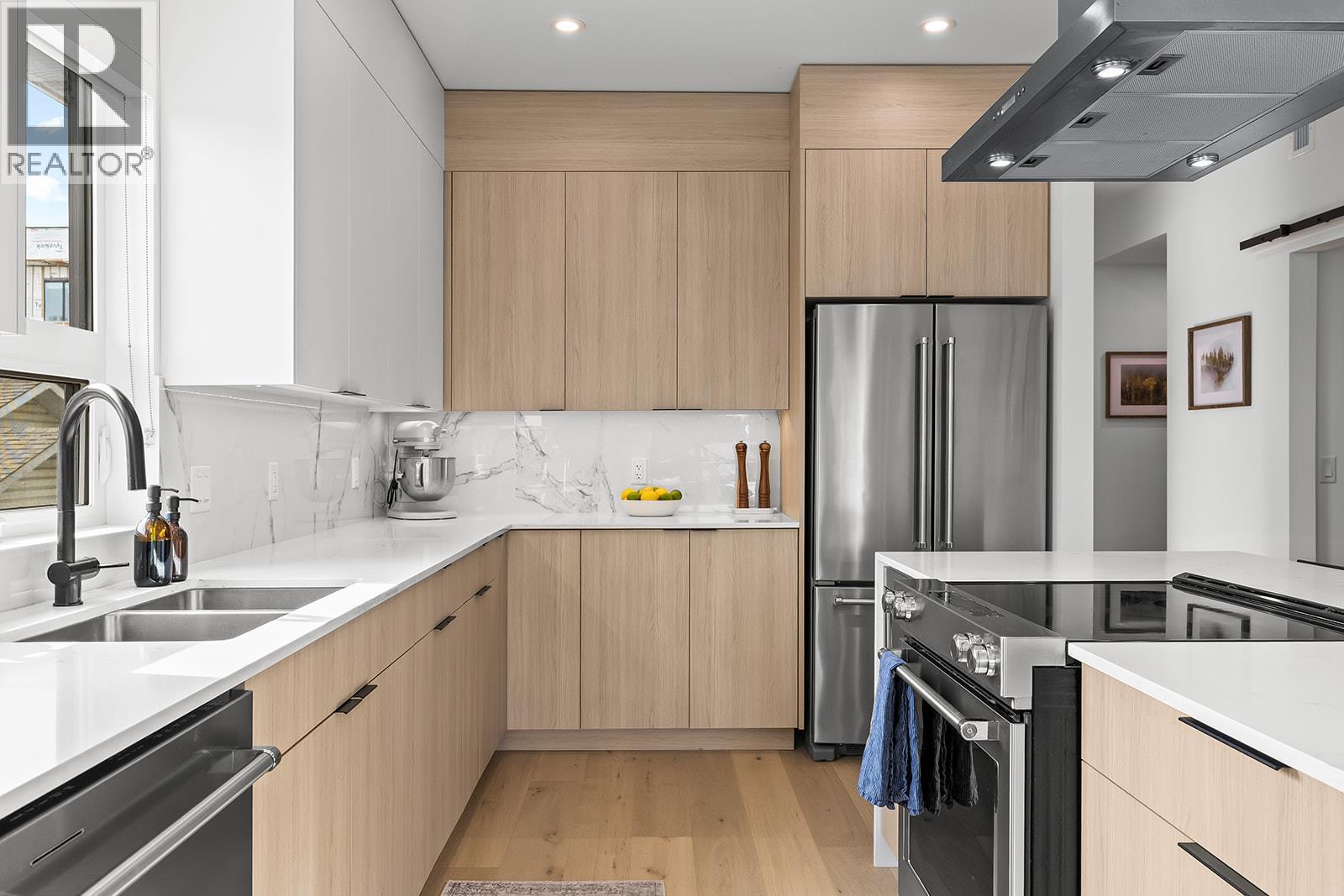 640 Wardlaw Avenue Unit# 303