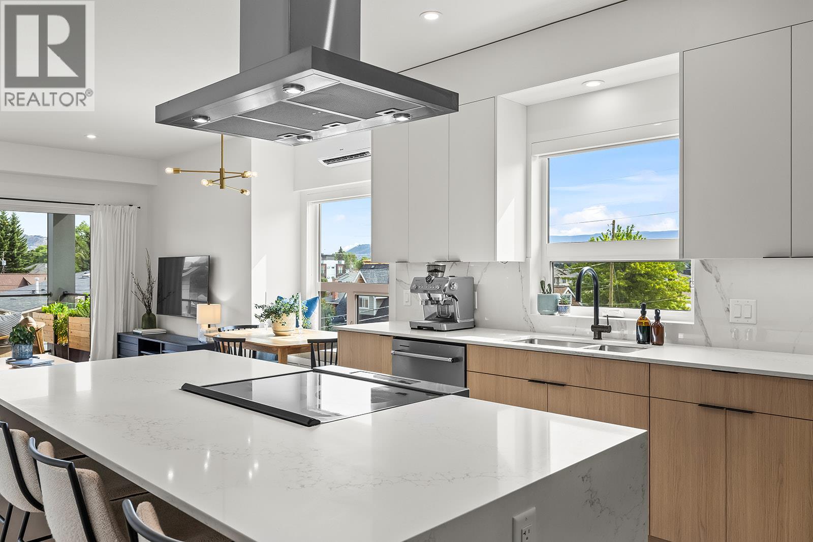 640 Wardlaw Avenue Unit# 303