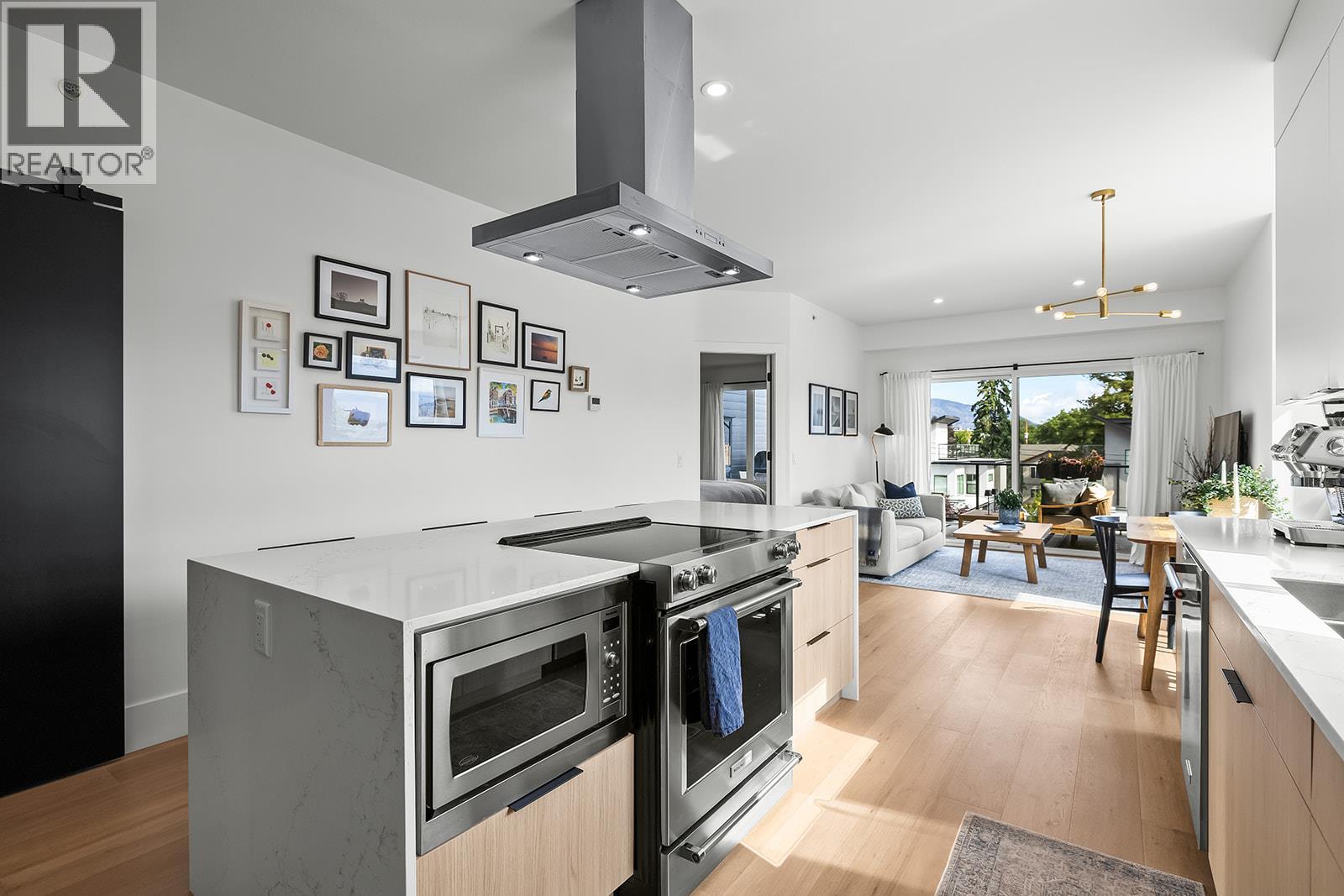 640 Wardlaw Avenue Unit# 303