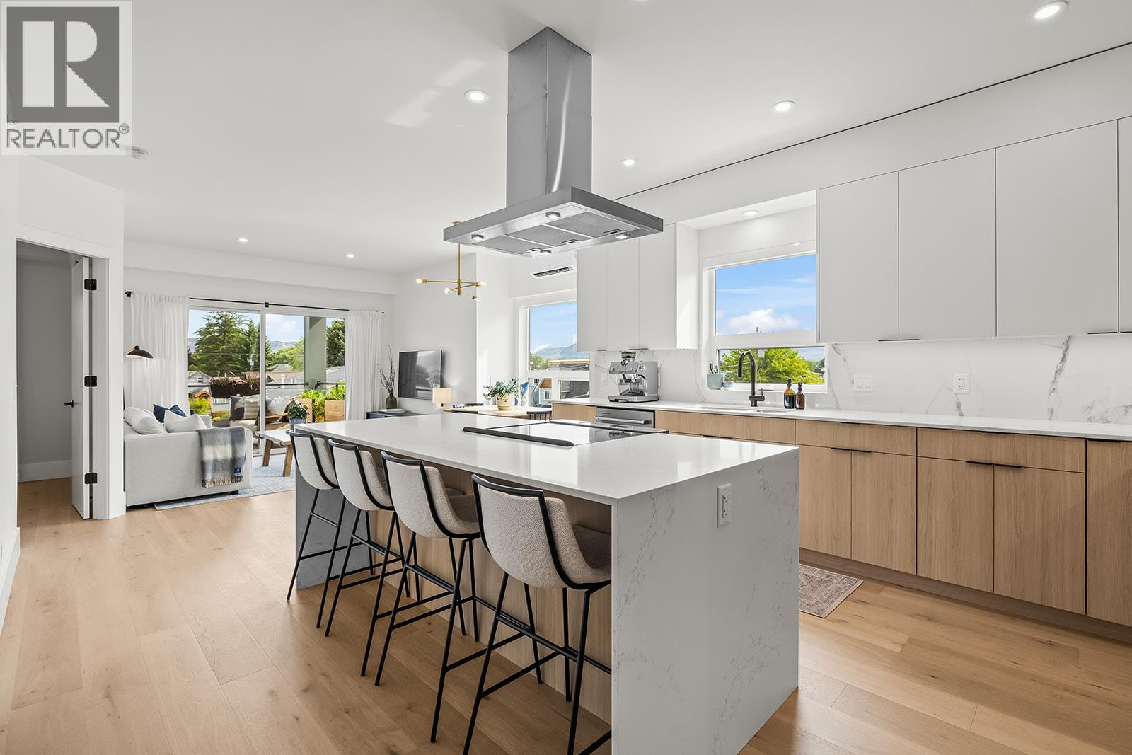 640 Wardlaw Avenue Unit# 303