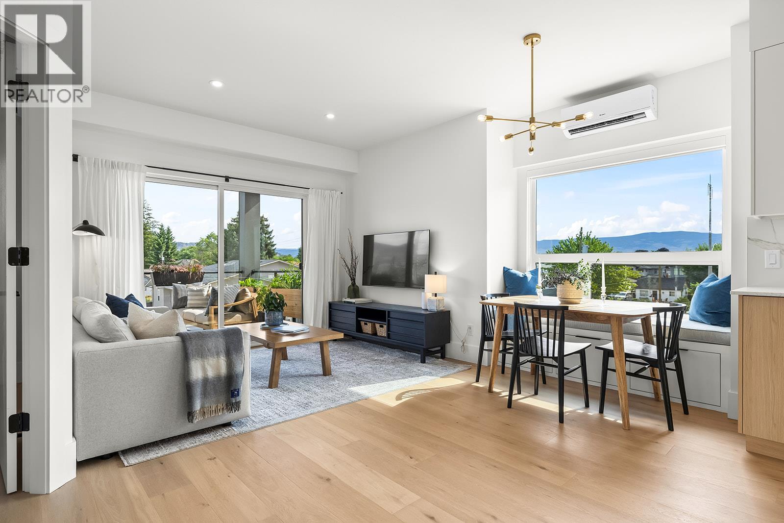 640 Wardlaw Avenue Unit# 303