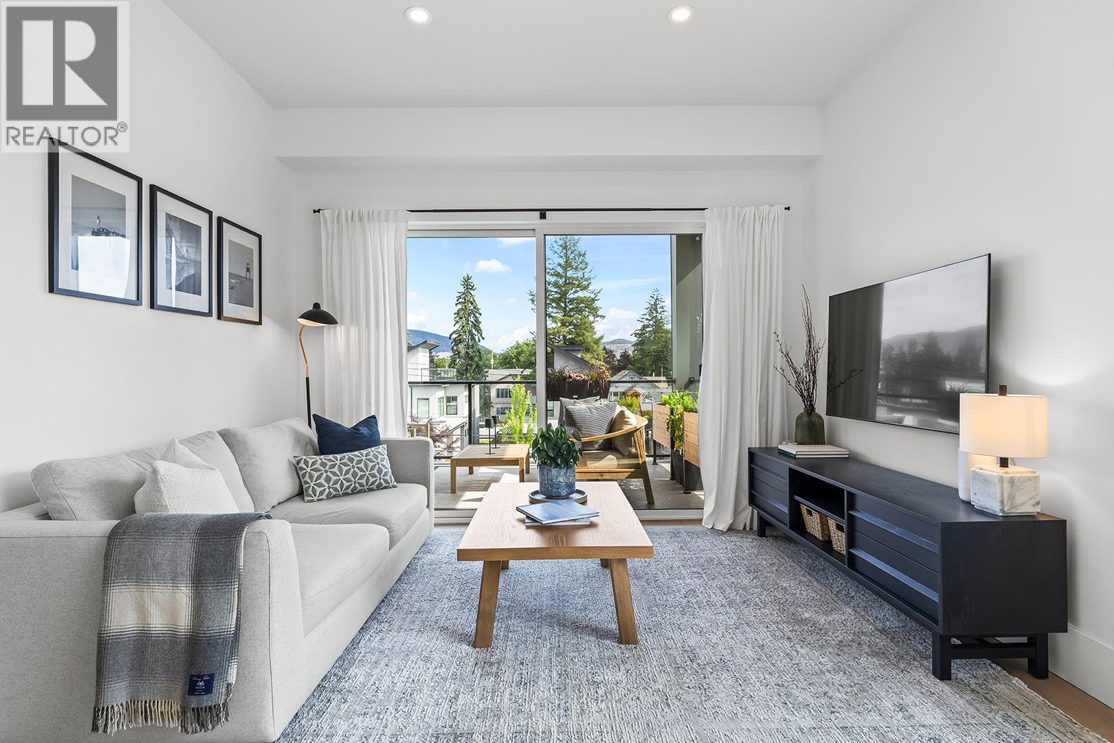 640 Wardlaw Avenue Unit# 303