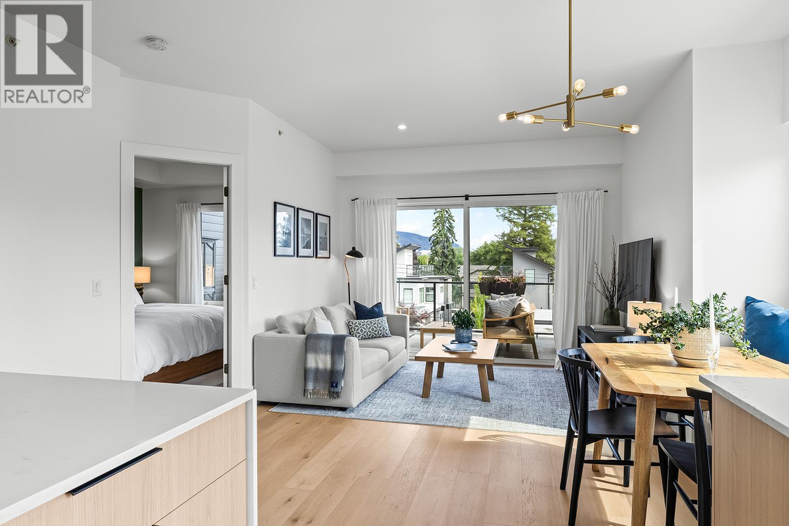 640 Wardlaw Avenue Unit# 303