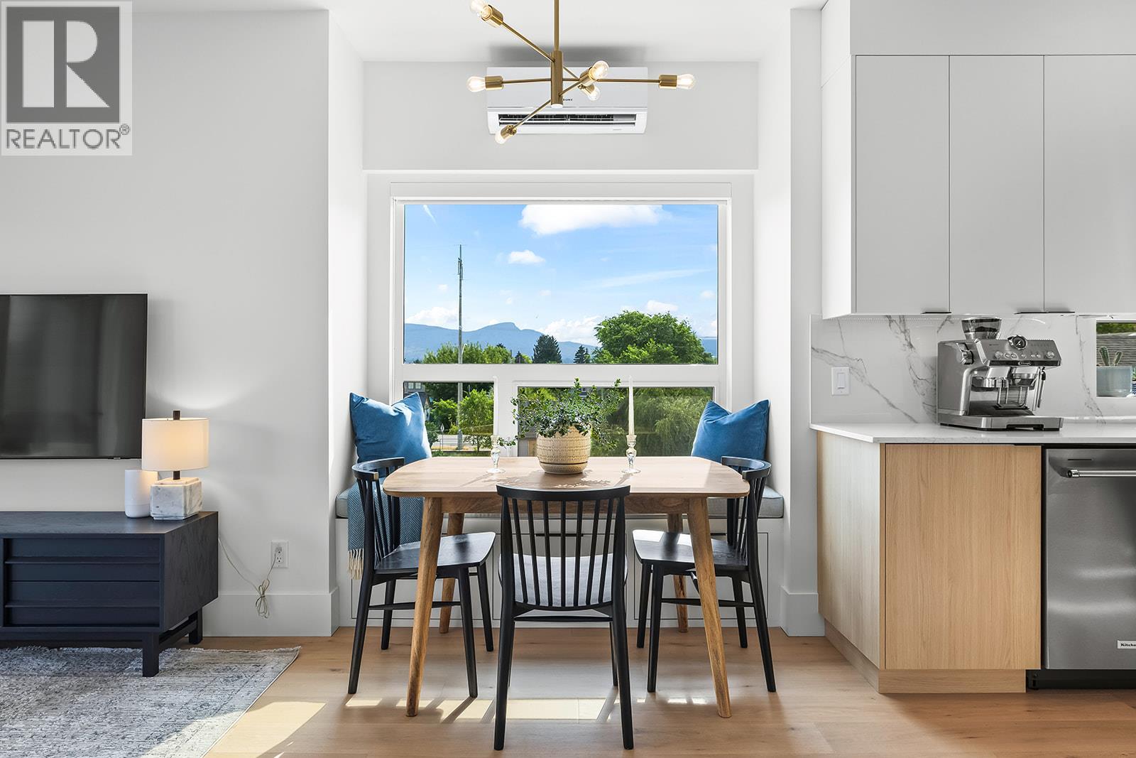 640 Wardlaw Avenue Unit# 303