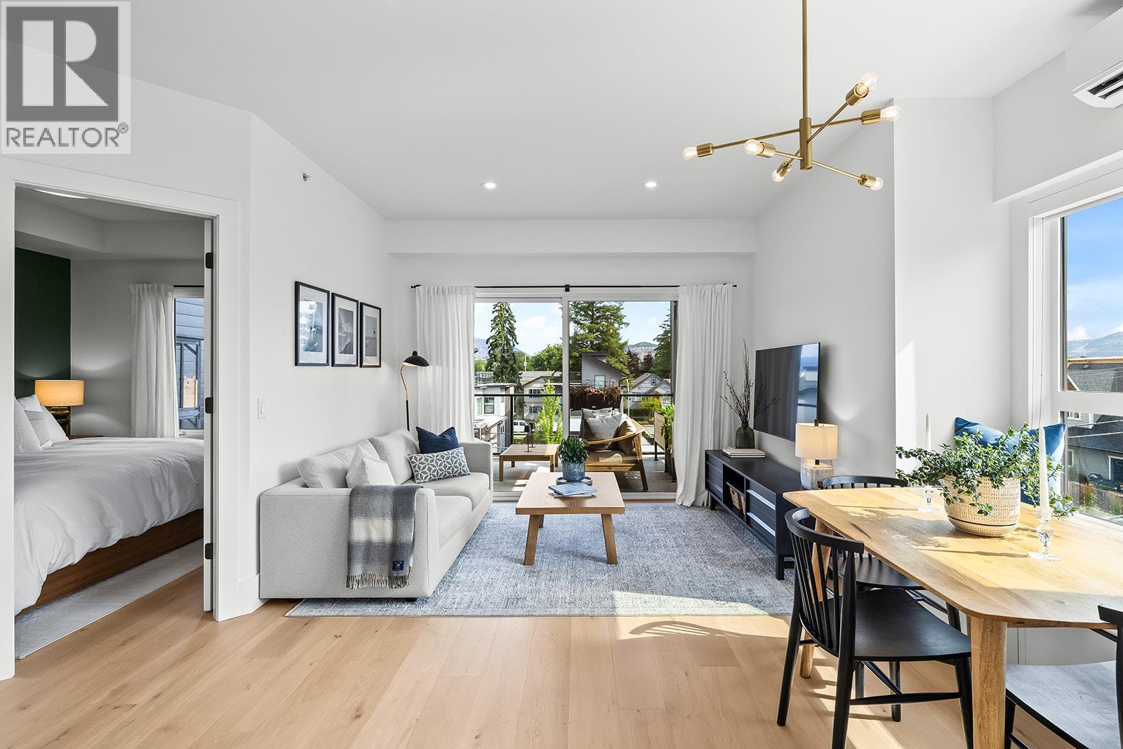 640 Wardlaw Avenue Unit# 303