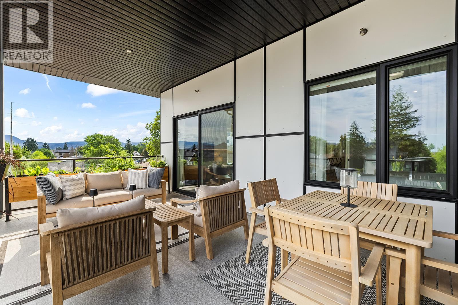 640 Wardlaw Avenue Unit# 303