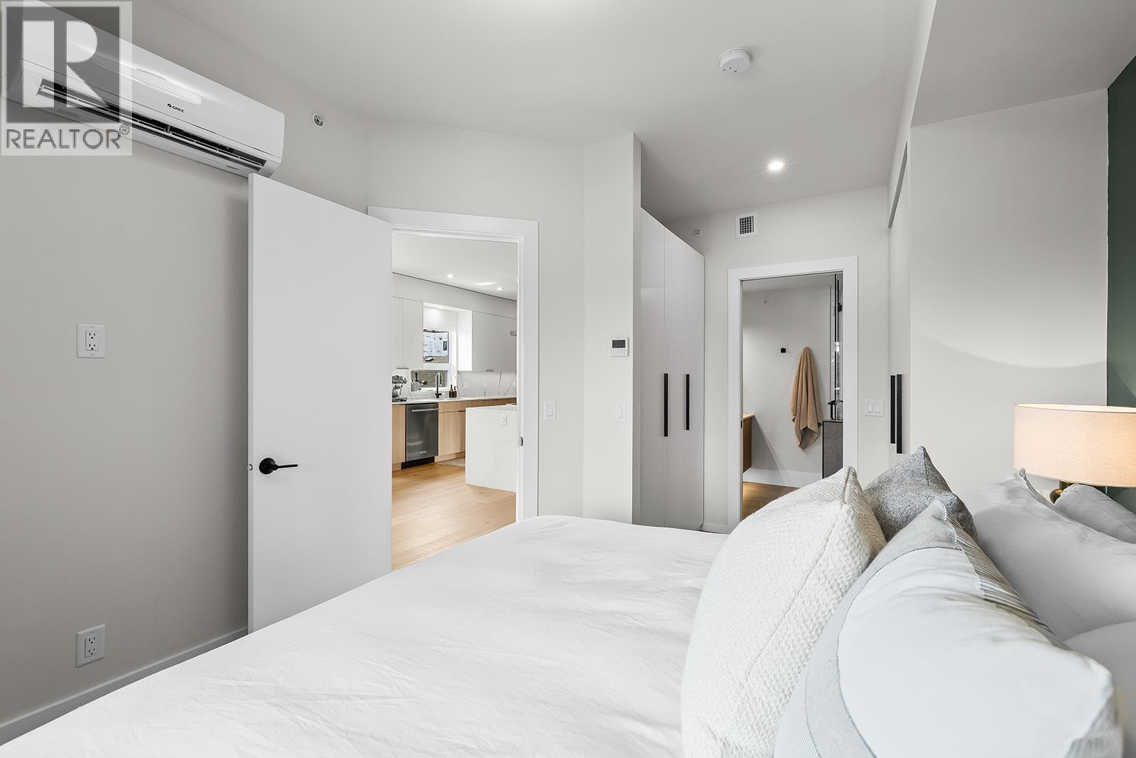 640 Wardlaw Avenue Unit# 303