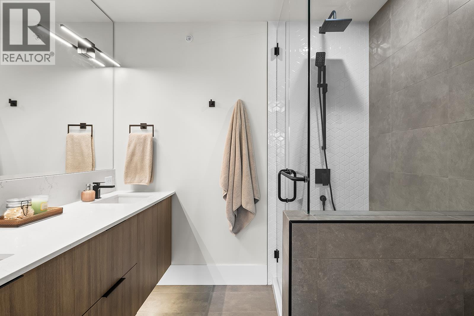 640 Wardlaw Avenue Unit# 303