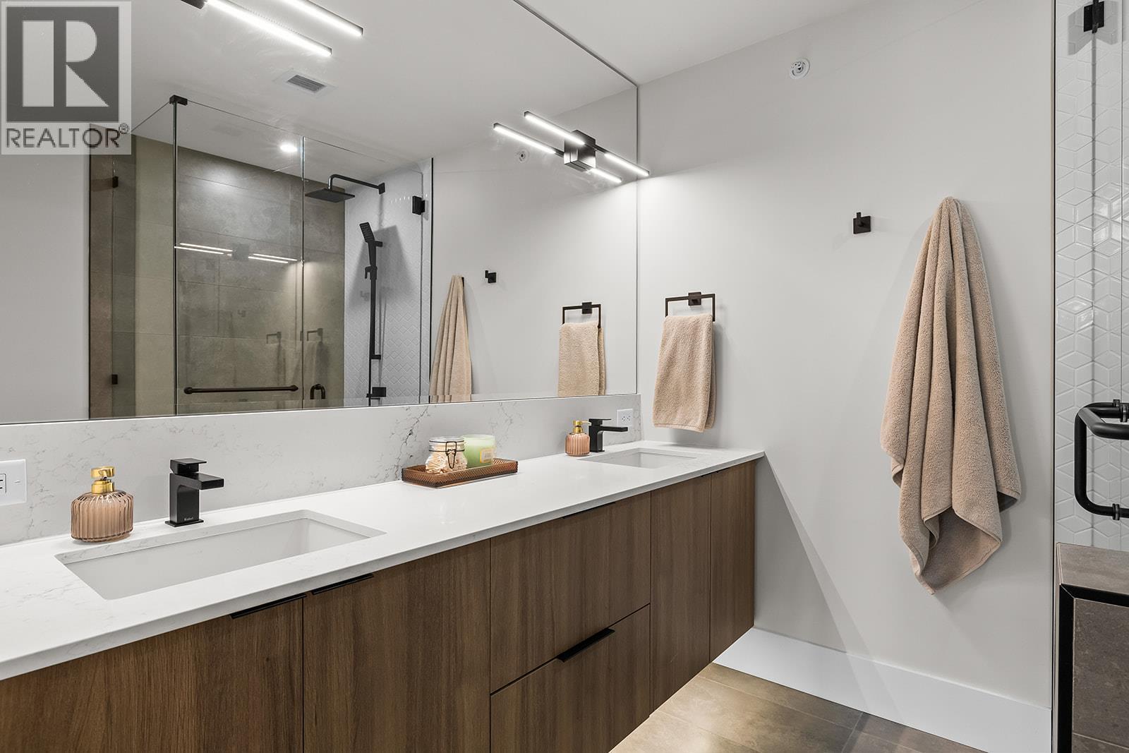 640 Wardlaw Avenue Unit# 303