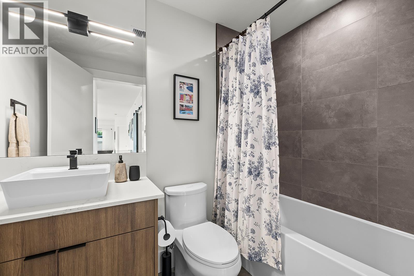 640 Wardlaw Avenue Unit# 303
