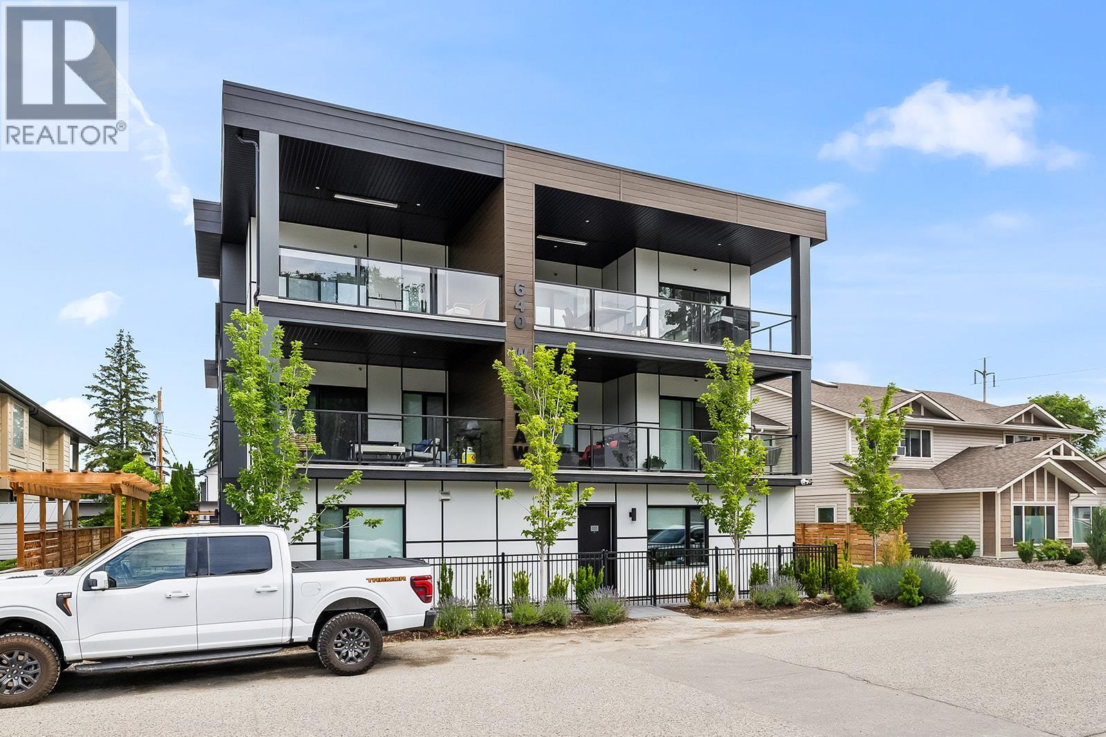 640 Wardlaw Avenue Unit# 303