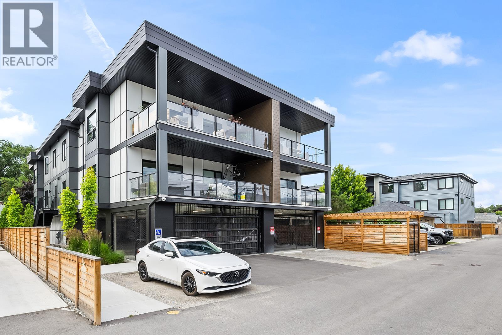 640 Wardlaw Avenue Unit# 303