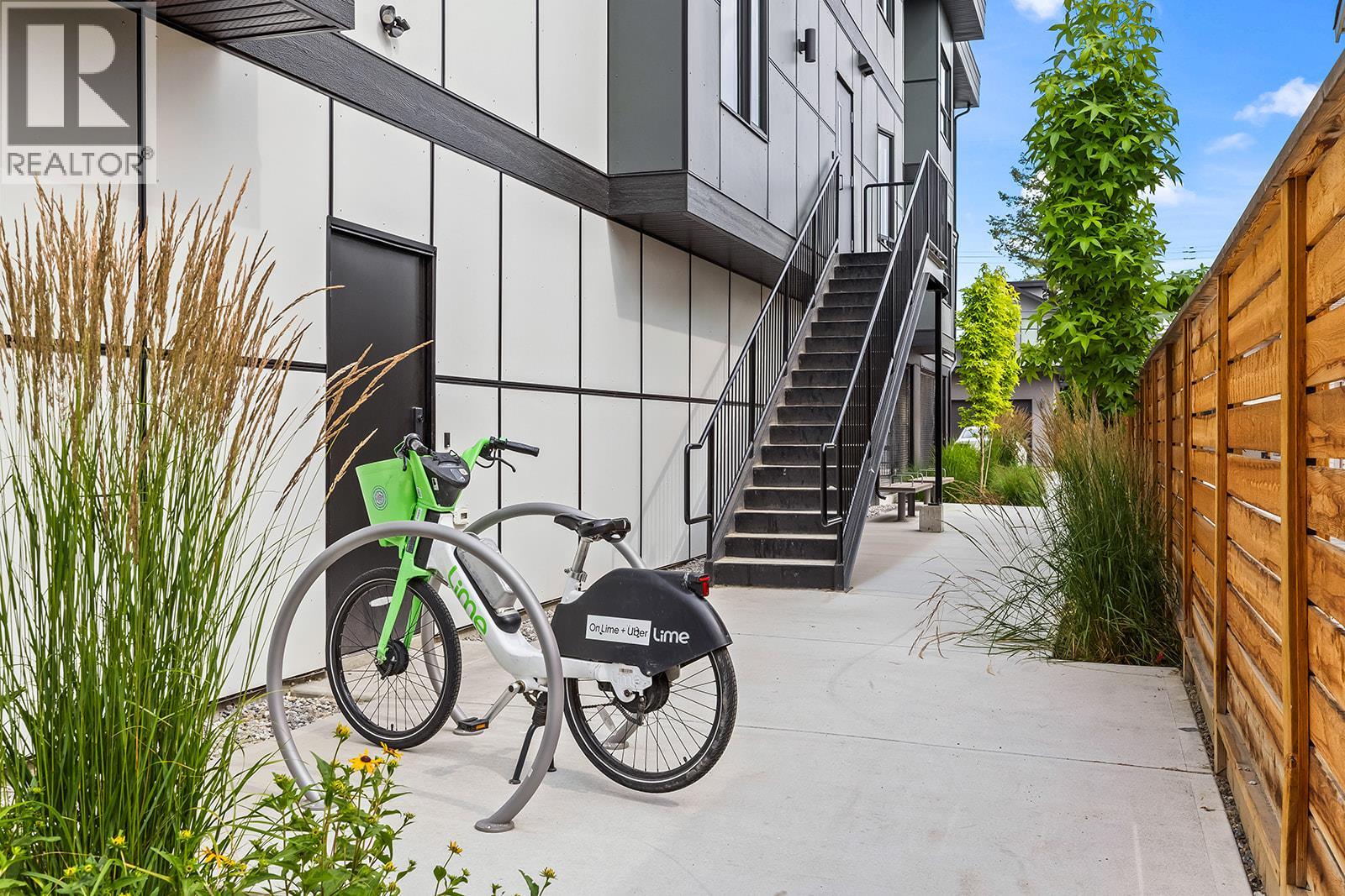 640 Wardlaw Avenue Unit# 303