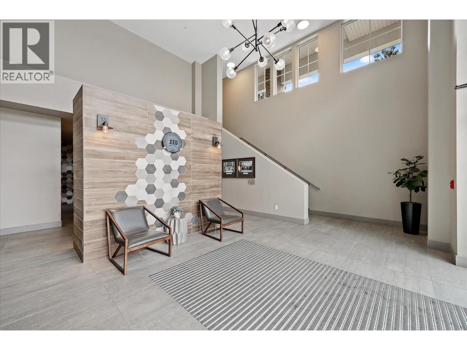 1775 Chapman Place Unit# PH06