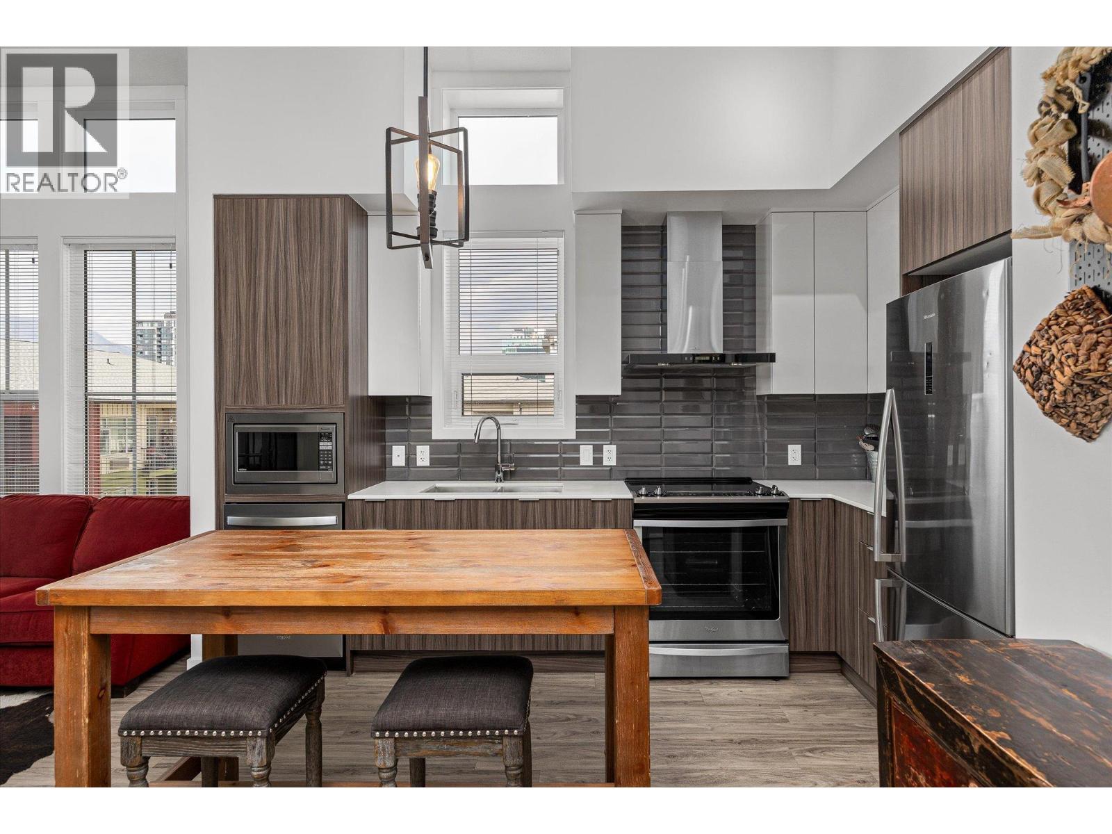 1775 Chapman Place Unit# PH06