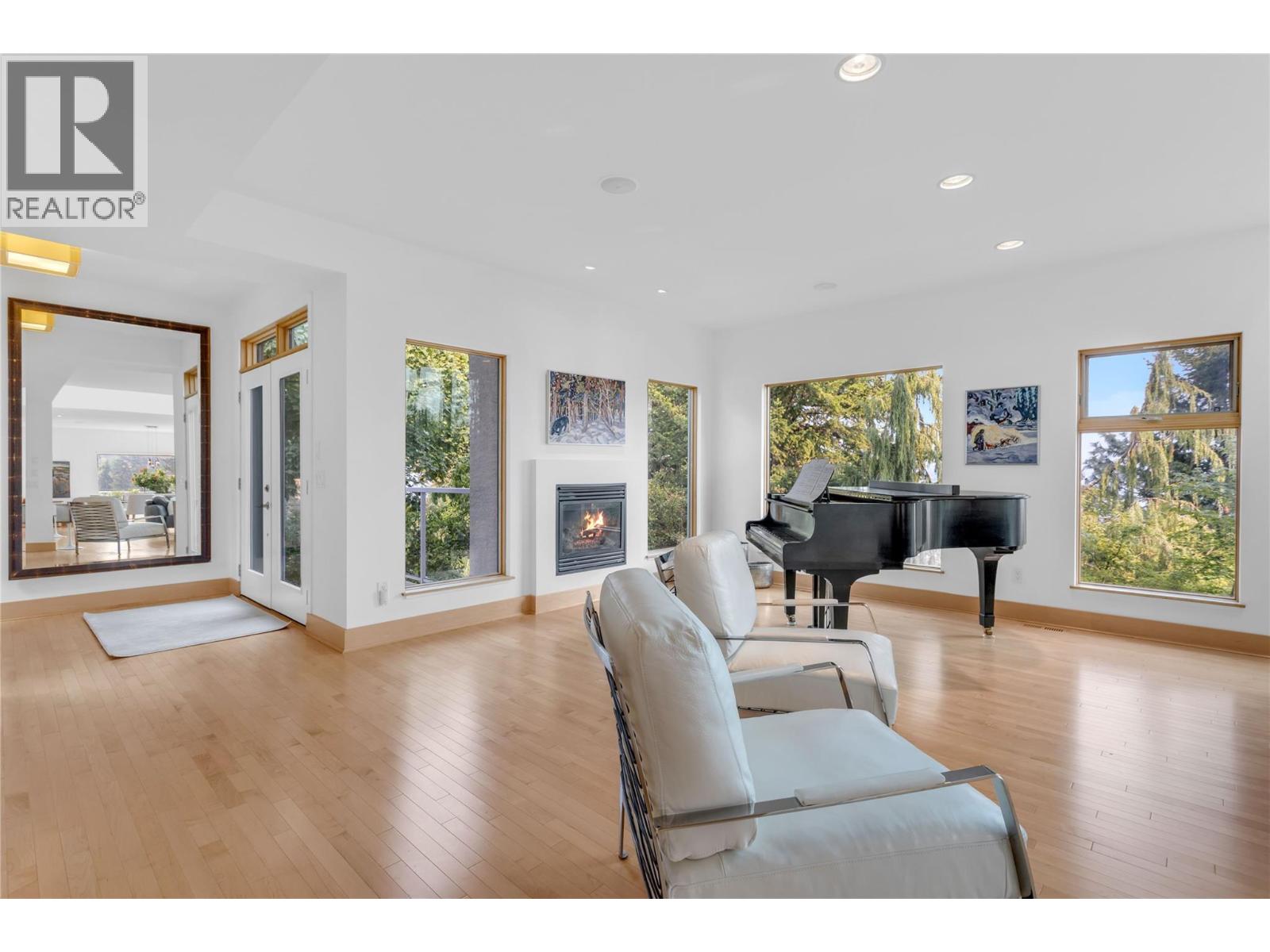 5851 Lakeshore Road