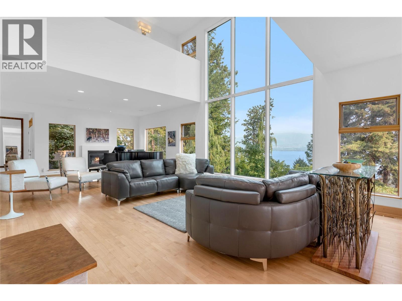 5851 Lakeshore Road