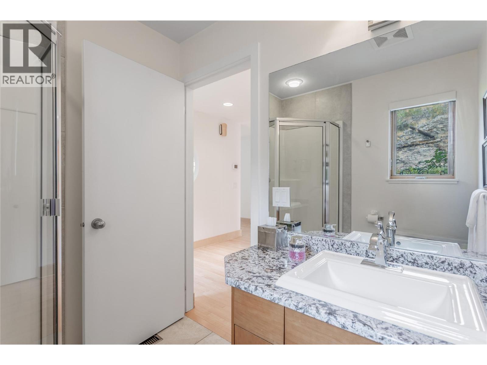 5851 Lakeshore Road