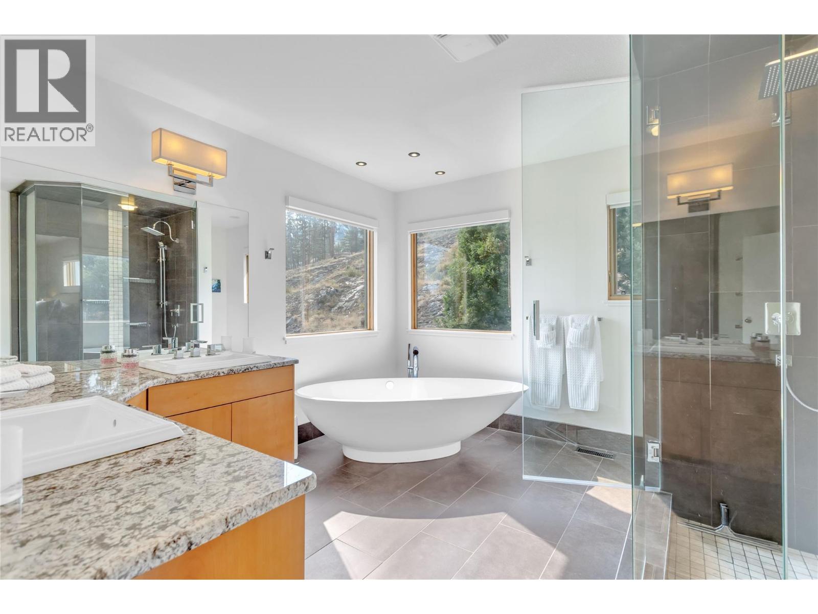 5851 Lakeshore Road