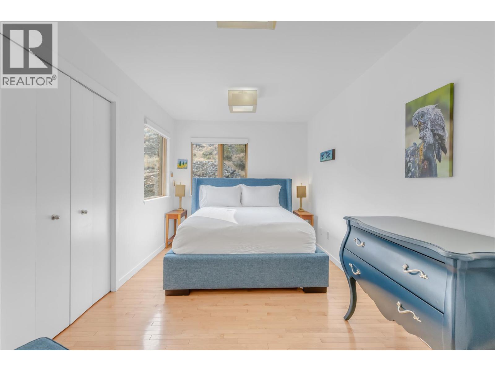 5851 Lakeshore Road