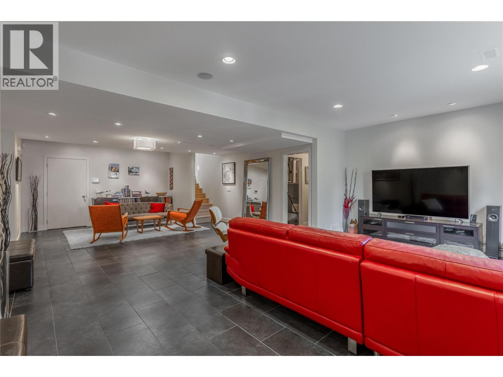 5851 Lakeshore Road